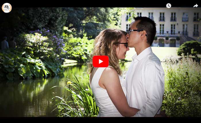 Séance vidéo couple d'engagement capturant la complicité et les émotions naturelles